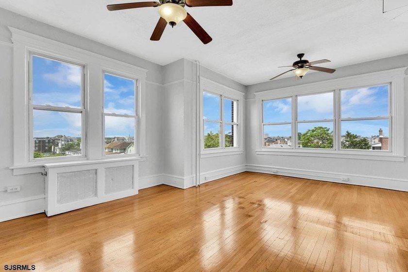 Beautifully updated condo just steps from the boardwalk and - photo 5