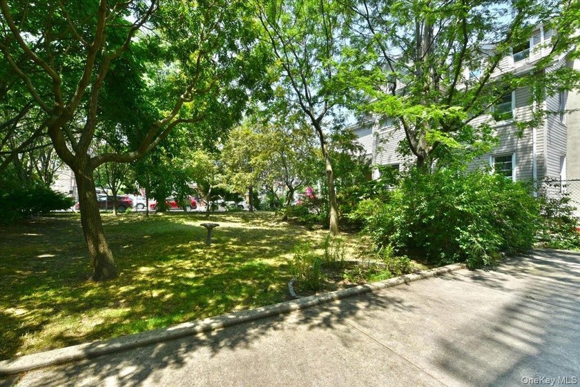 Welcome to this beautifully renovated 2-bedroom, 1-bath co-op - photo 28
