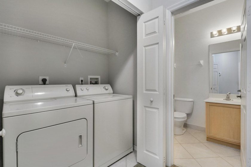 Come see this 3-bedroom, 2 bath, 1-car garage corner unit in one - photo 28