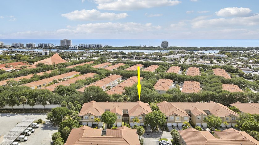 Come see this 3-bedroom, 2 bath, 1-car garage corner unit in one - photo 38