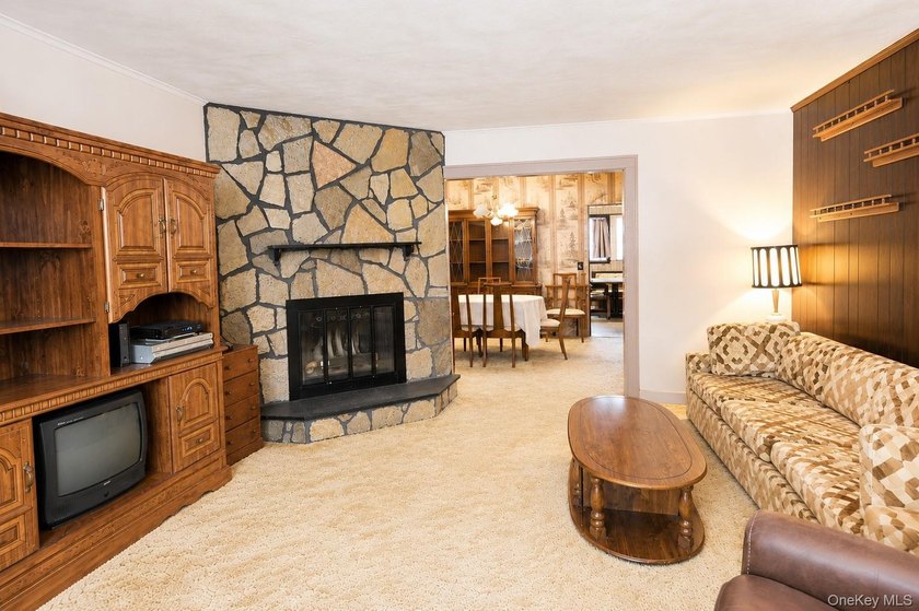 Lovingly cared for over the last 60 years by one owner, this - photo 3
