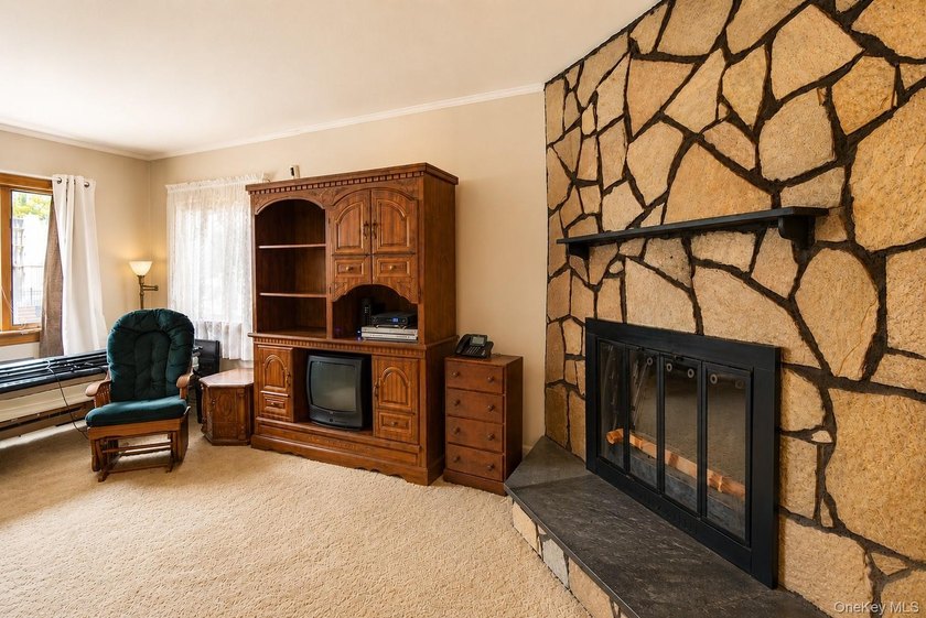 Lovingly cared for over the last 60 years by one owner, this - photo 4