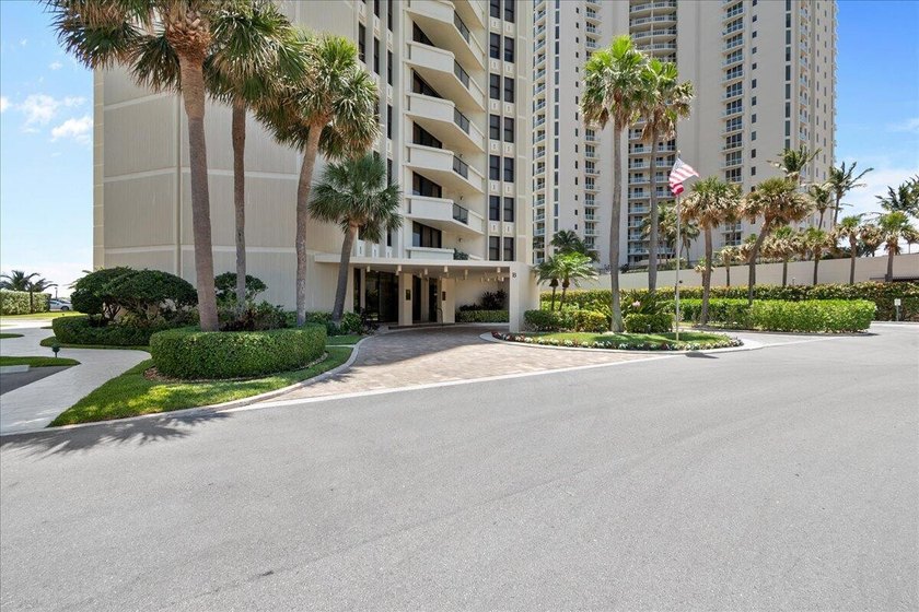 Enjoy beachfront living at its finest in this fully furnished - photo 40