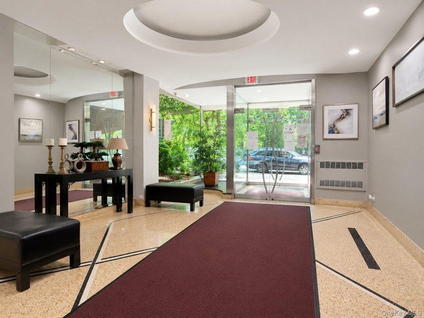 Spacious 2-bedroom co-op in Woodlawn Heights, the most northern - photo 2