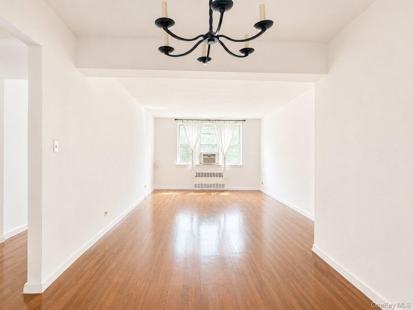 Spacious 2-bedroom co-op in Woodlawn Heights, the most northern - photo 3
