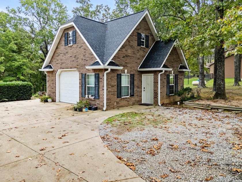 Experience refined lake living in this estate-style custom home - photo 40