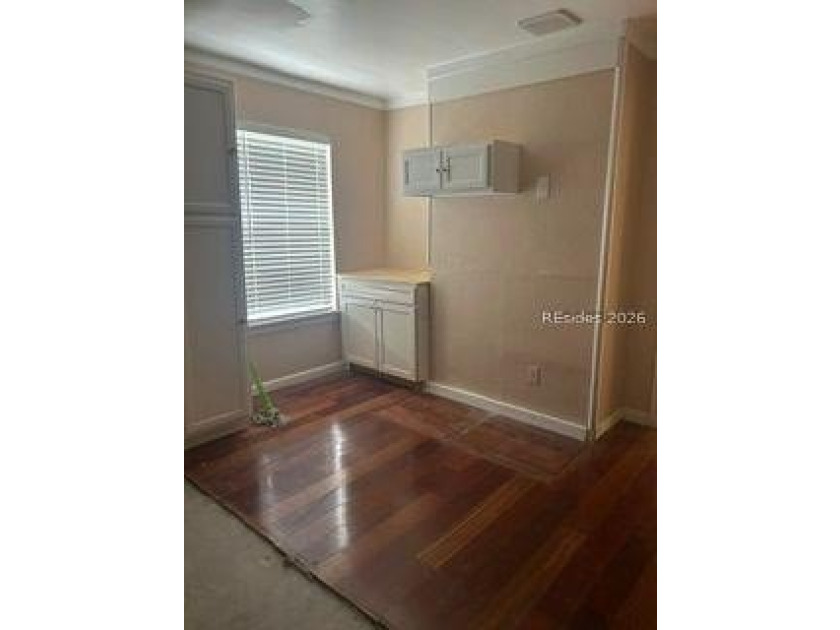 Under 300K and right in the heart of Bluffton! This single - photo 10