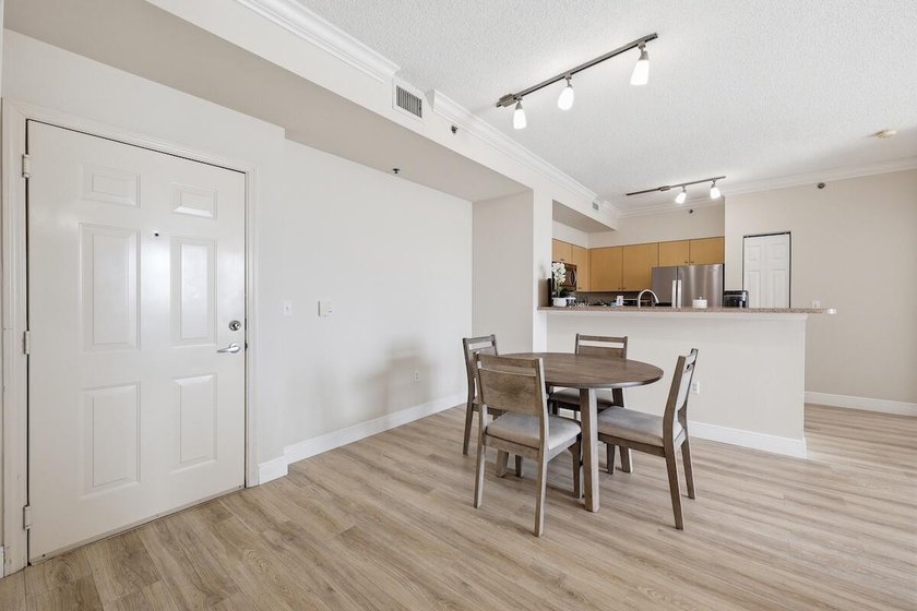 Freshly Updated and Move-In Ready in the beautiful Montecito! - photo 8