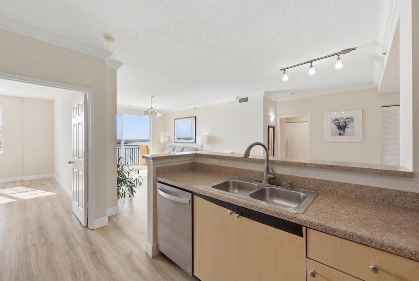 Freshly Updated and Move-In Ready in the beautiful Montecito! - photo 10