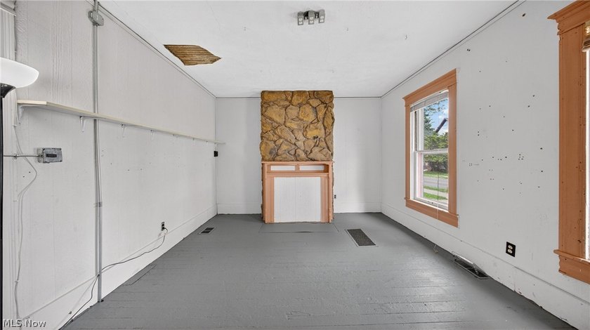 Not your typical cookie-cutter home. This 3-bedroom property is - photo 7