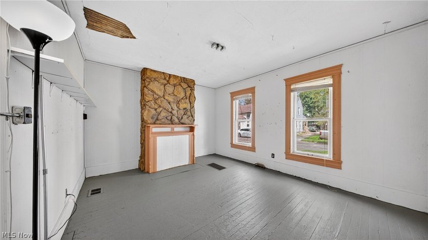 Not your typical cookie-cutter home. This 3-bedroom property is - photo 8