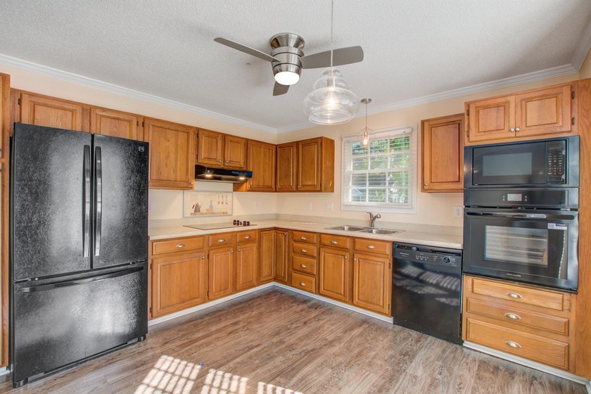 Opportunity to own a lovely townhome in one of Charleston's most - photo 13