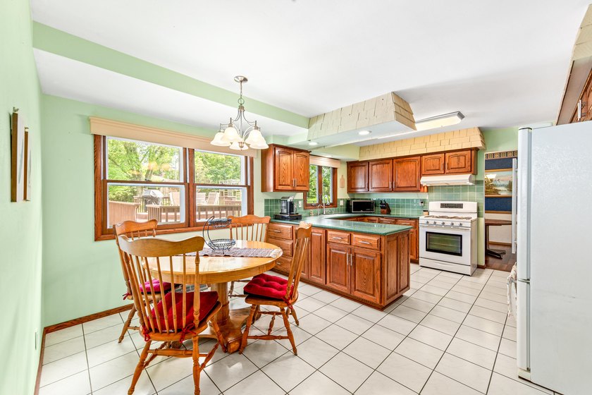 Tucked away on a quiet cul-de-sac in Walnut Knoll Estates, this - photo 13
