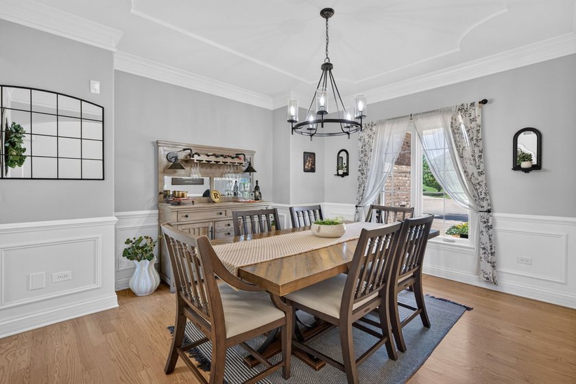 Welcome to luxury living in the highly sought after Whitetail - photo 14
