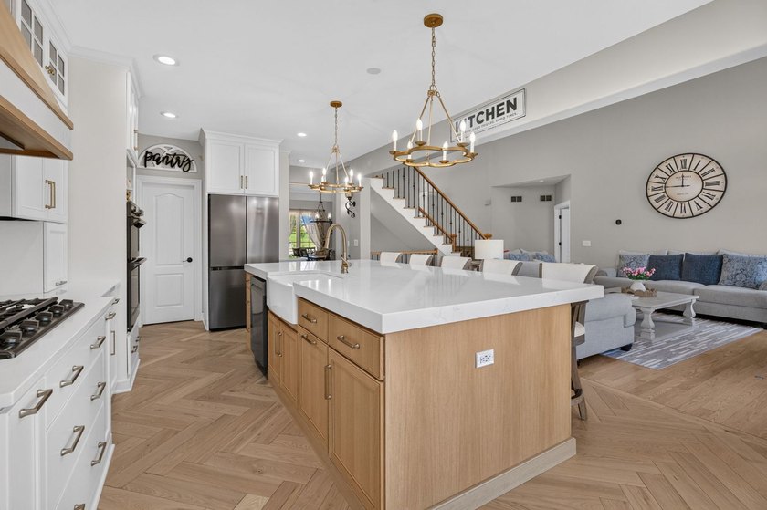 Welcome to luxury living in the highly sought after Whitetail - photo 20