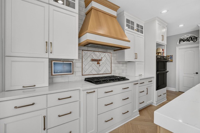Welcome to luxury living in the highly sought after Whitetail - photo 22