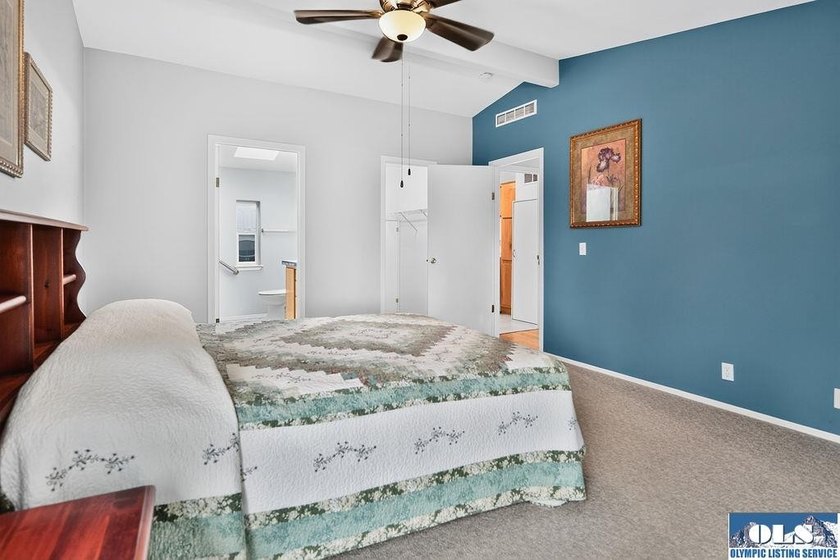 Built in 2001 and located in desirable Hendrickson Park, this - photo 22
