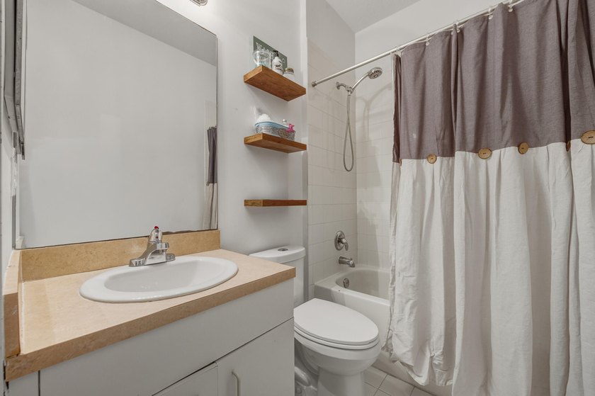 Spacious 3-bedroom, 2.5 bath unit built in 2006 with a - photo 22