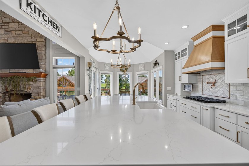 Welcome to luxury living in the highly sought after Whitetail - photo 24
