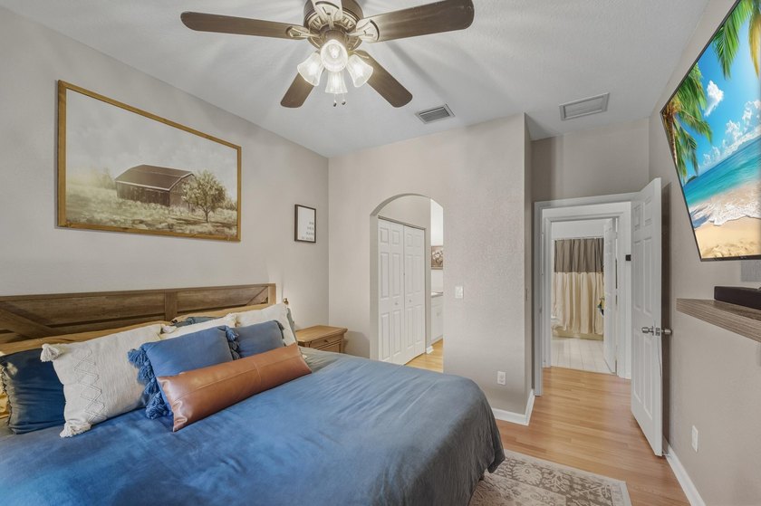 Spacious 3-bedroom, 2.5 bath unit built in 2006 with a - photo 24