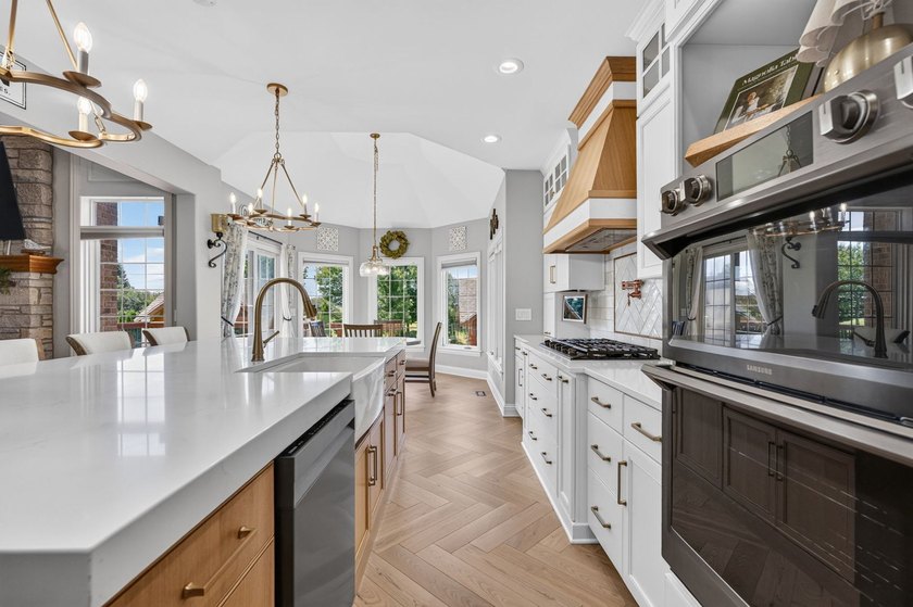 Welcome to luxury living in the highly sought after Whitetail - photo 25