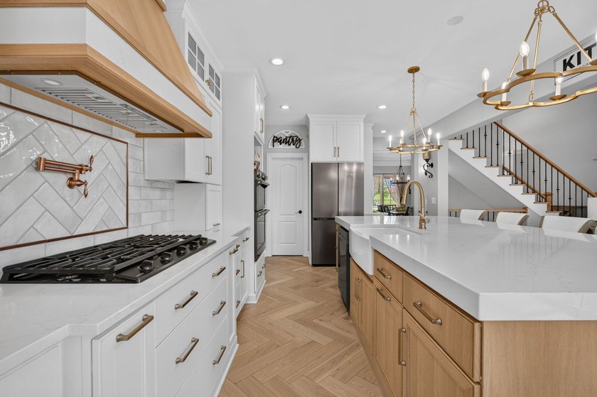 Welcome to luxury living in the highly sought after Whitetail - photo 26