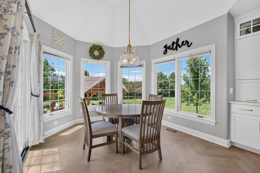 Welcome to luxury living in the highly sought after Whitetail - photo 31