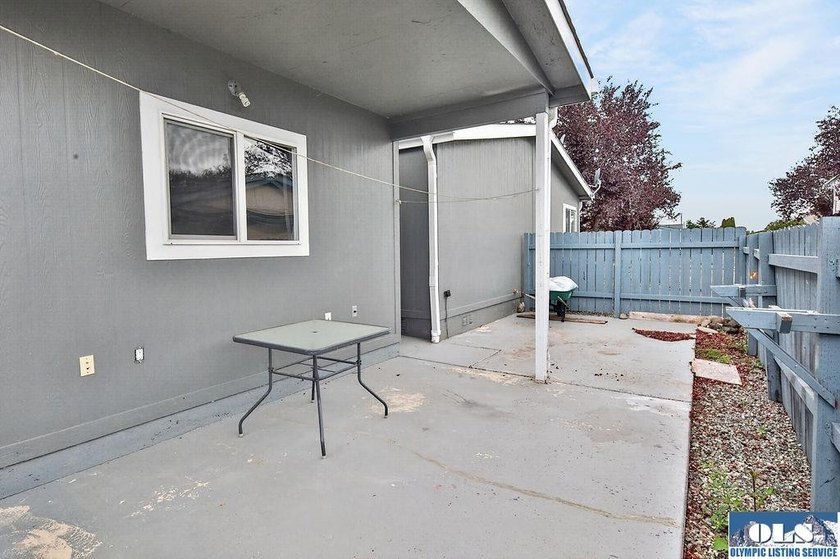 Built in 2001 and located in desirable Hendrickson Park, this - photo 34