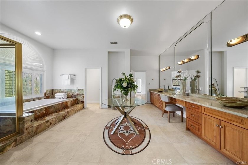 This property is physically contain 8 bedrooms and 9 bathrooms - photo 40