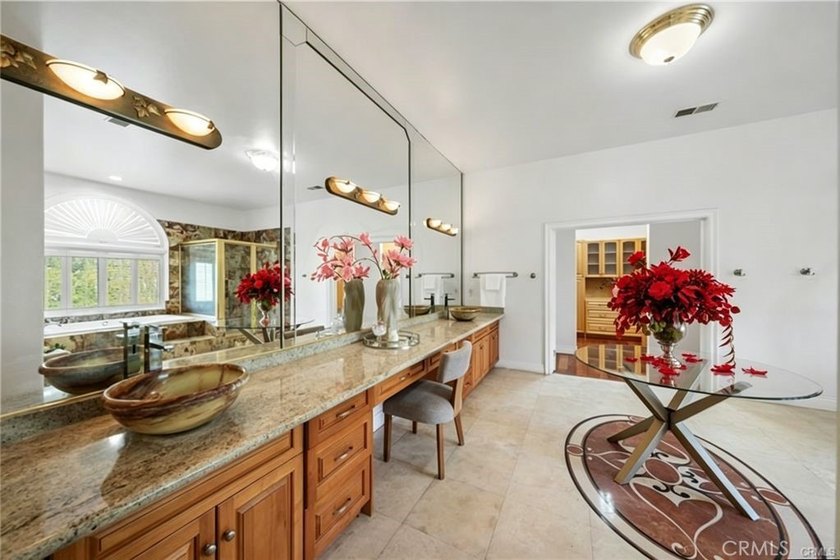 This property is physically contain 8 bedrooms and 9 bathrooms - photo 41