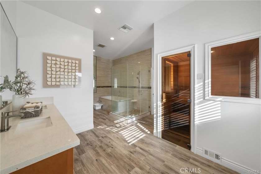 This property is physically contain 8 bedrooms and 9 bathrooms - photo 47