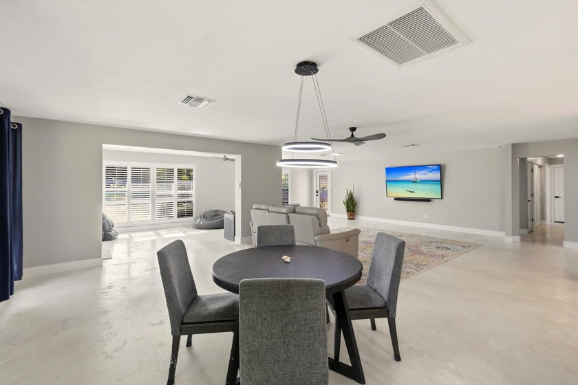 A 0.4 Acre Oversized Private Deep-Water Sanctuary Experience - photo 20