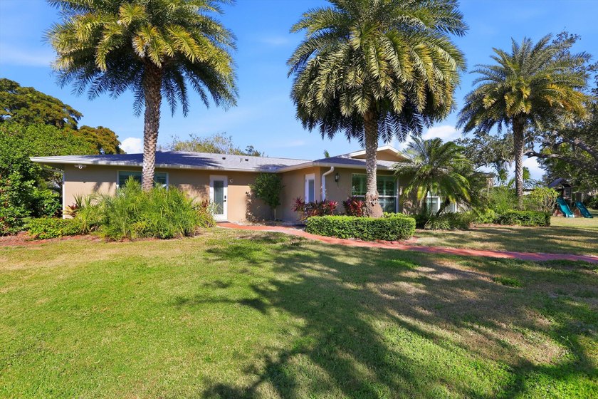A 0.4 Acre Oversized Private Deep-Water Sanctuary Experience - photo 41