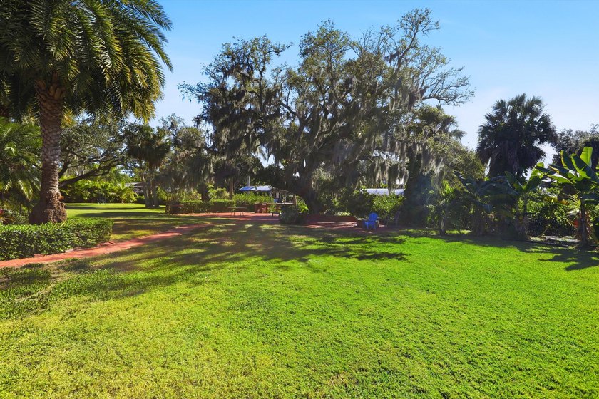A 0.4 Acre Oversized Private Deep-Water Sanctuary Experience - photo 43