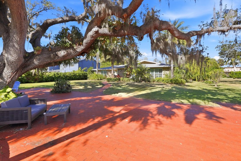 A 0.4 Acre Oversized Private Deep-Water Sanctuary Experience - photo 47