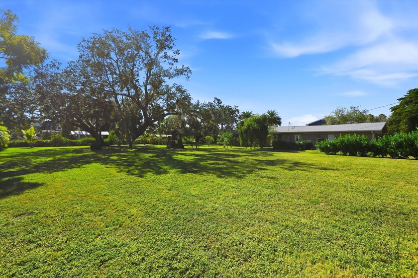 A 0.4 Acre Oversized Private Deep-Water Sanctuary Experience - photo 48