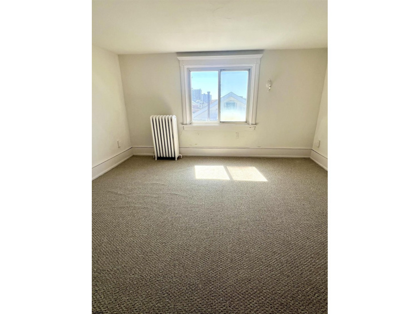 Investor alert! This spacious legal duplex in the sought-after - photo 8