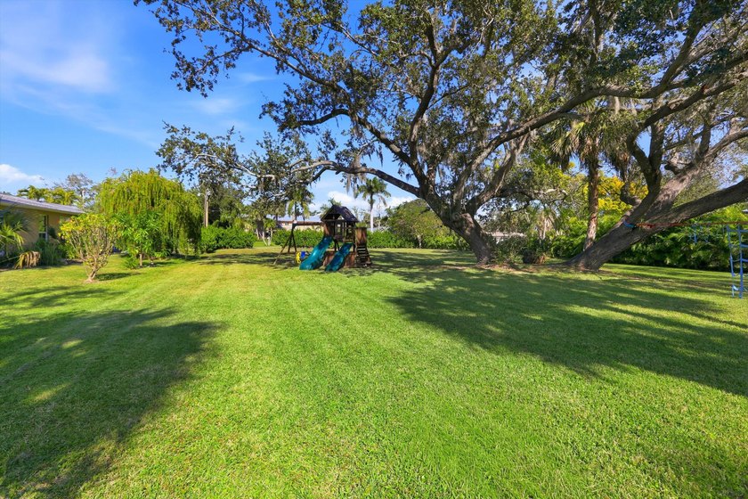 A 0.4 Acre Oversized Private Deep-Water Sanctuary Experience - photo 49