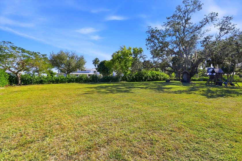 A 0.4 Acre Oversized Private Deep-Water Sanctuary Experience - photo 50