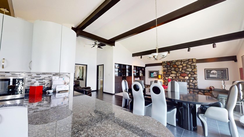 Experience modern luxury with the privacy and outdoor lifestyle - photo 15