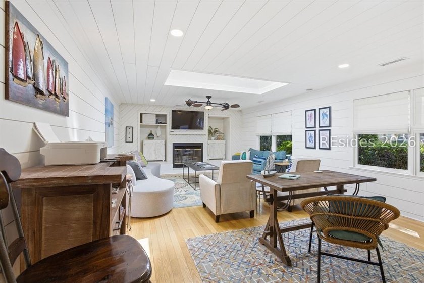 Nestled just steps from the ocean, this charming beach cottage - photo 9