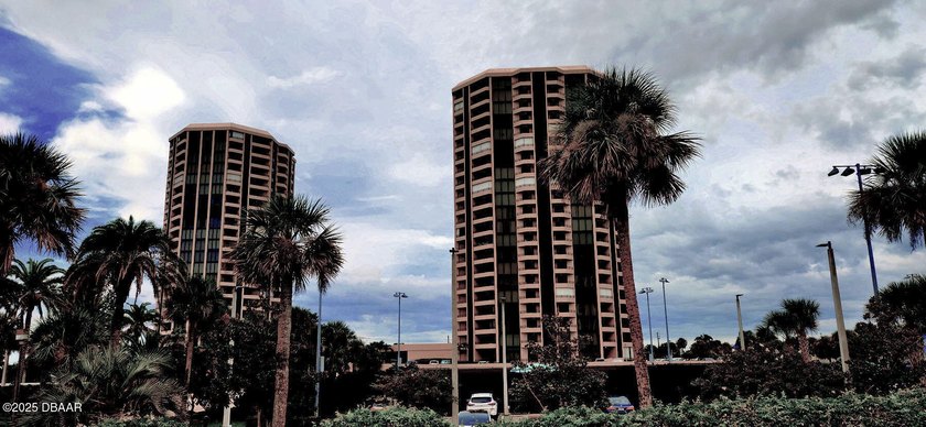 Deeply discounted price on this updated condominia awaiting the - photo 3