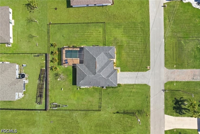BACK ON THE MARKET! BUYERS HOME SALE FELL THROUGH! Their loss is - photo 4