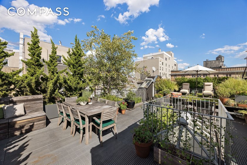 Rare full-floor 2 bed penthouse condo that soars quietly above - photo 23