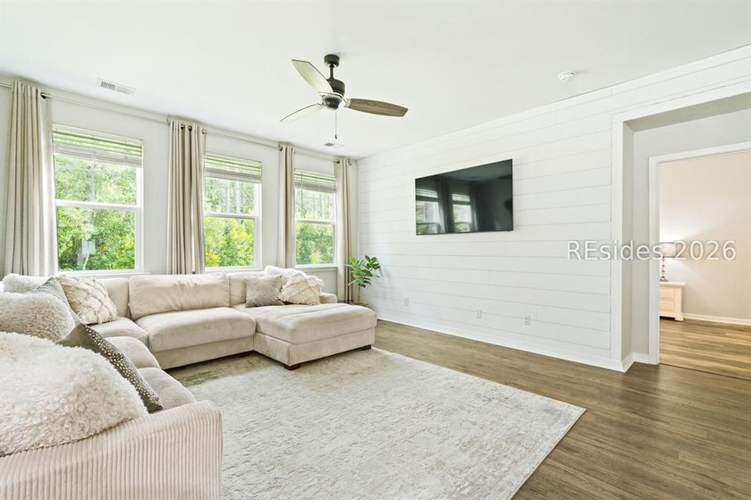 Welcome home to this pristine gem in the gated Reserve section - photo 10
