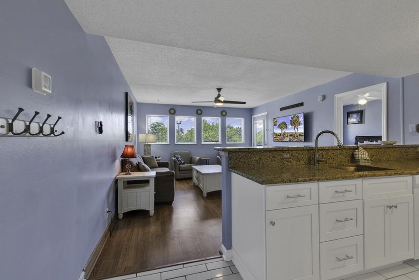 Welcome to Myrtle Beach Resort! This 2 bedroom 2 bath top floor - photo 2
