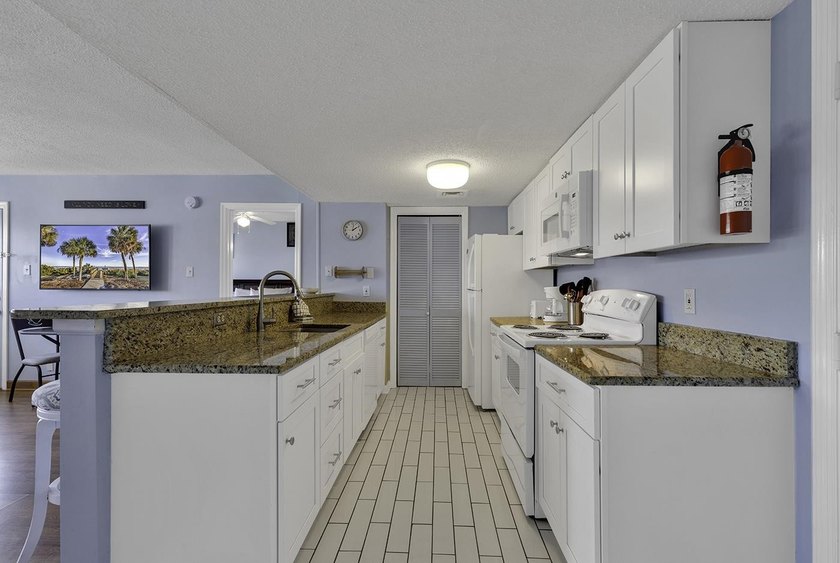 Welcome to Myrtle Beach Resort! This 2 bedroom 2 bath top floor - photo 4