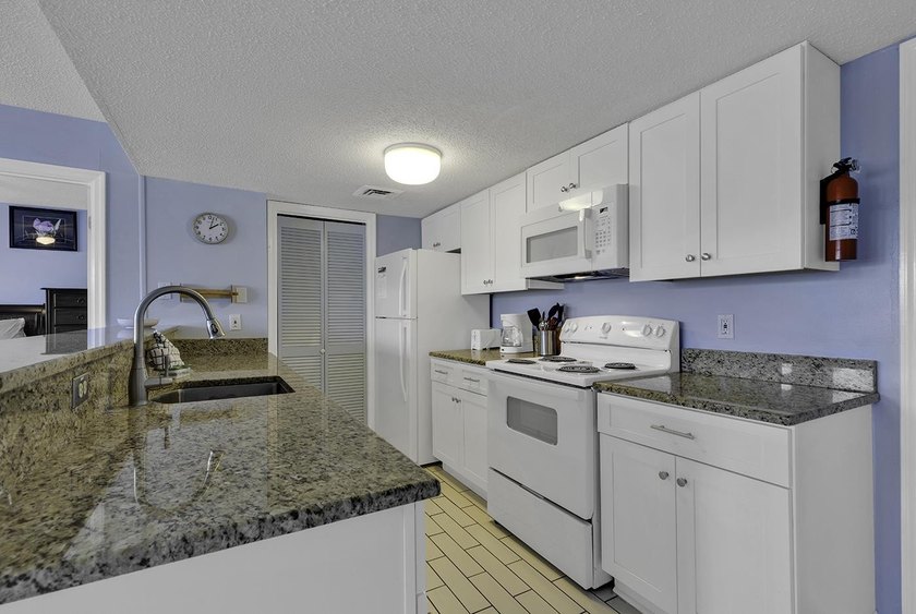 Welcome to Myrtle Beach Resort! This 2 bedroom 2 bath top floor - photo 5