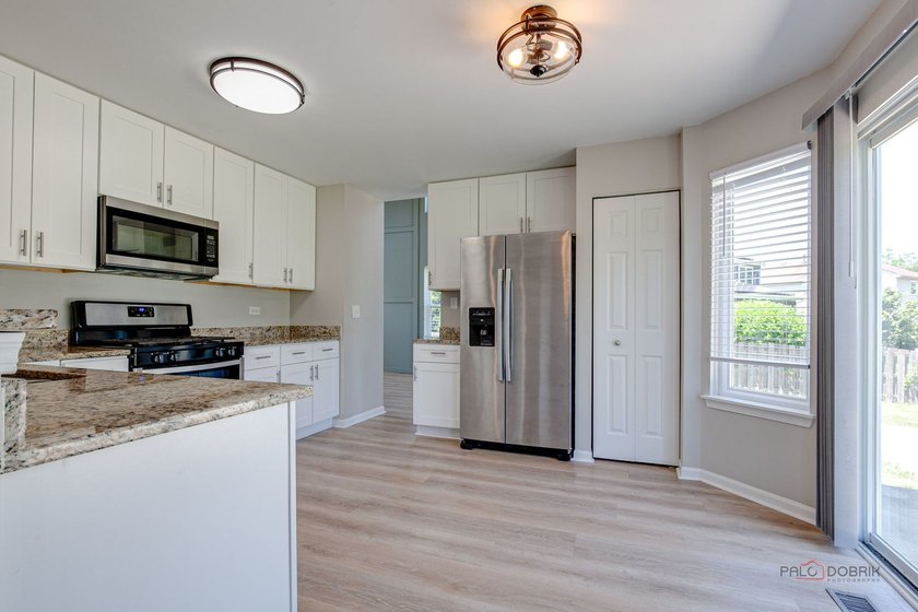Welcome home to this beautifully updated 3-bedroom, 2.5-bath - photo 13