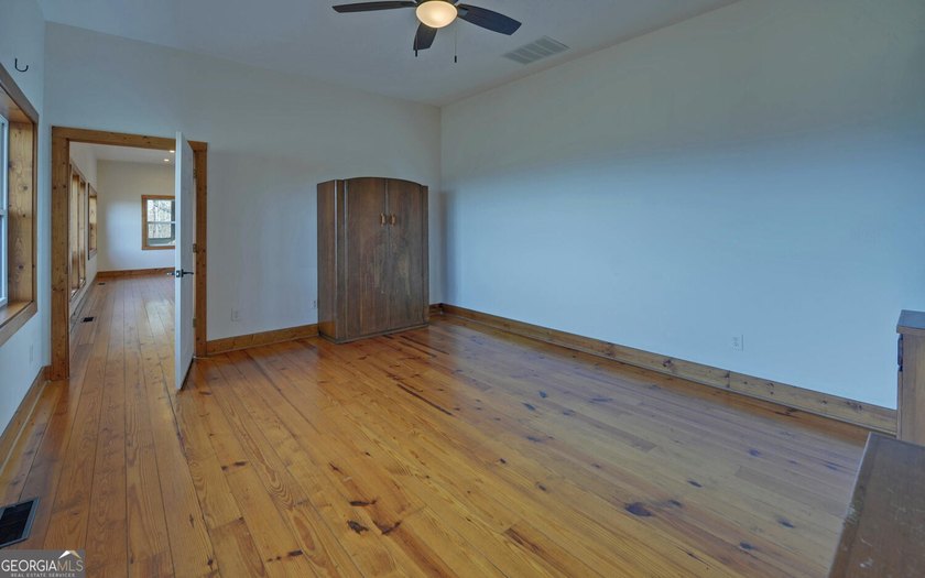 Step into this 3-bedroom, 3.5-bath mountain retreat in scenic - photo 23